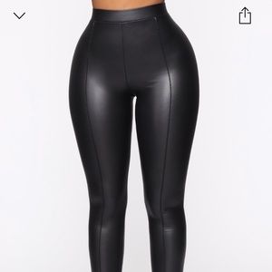 FASHION NOVA LEGGINGS